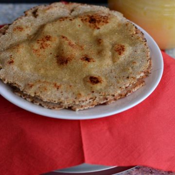 Quinoa roti or quinoa chapati is super easy and nutritious recipe. It is a great substitute for whole wheat chapati as it is gluten-free and helps in weight loss management protein-rich quinoa is very filling and provides vital nutrients to the body.