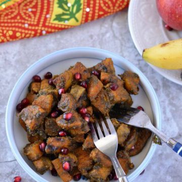 Shakarkand ki chat or sweet potato chat is a popular North Indian street food which is tangy and spicy at the same time. This is also a common ingredient to consume during fasting days (Navratri, Ekadshi, Janamashtmi).