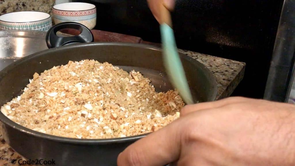 mixing gond ke laddu